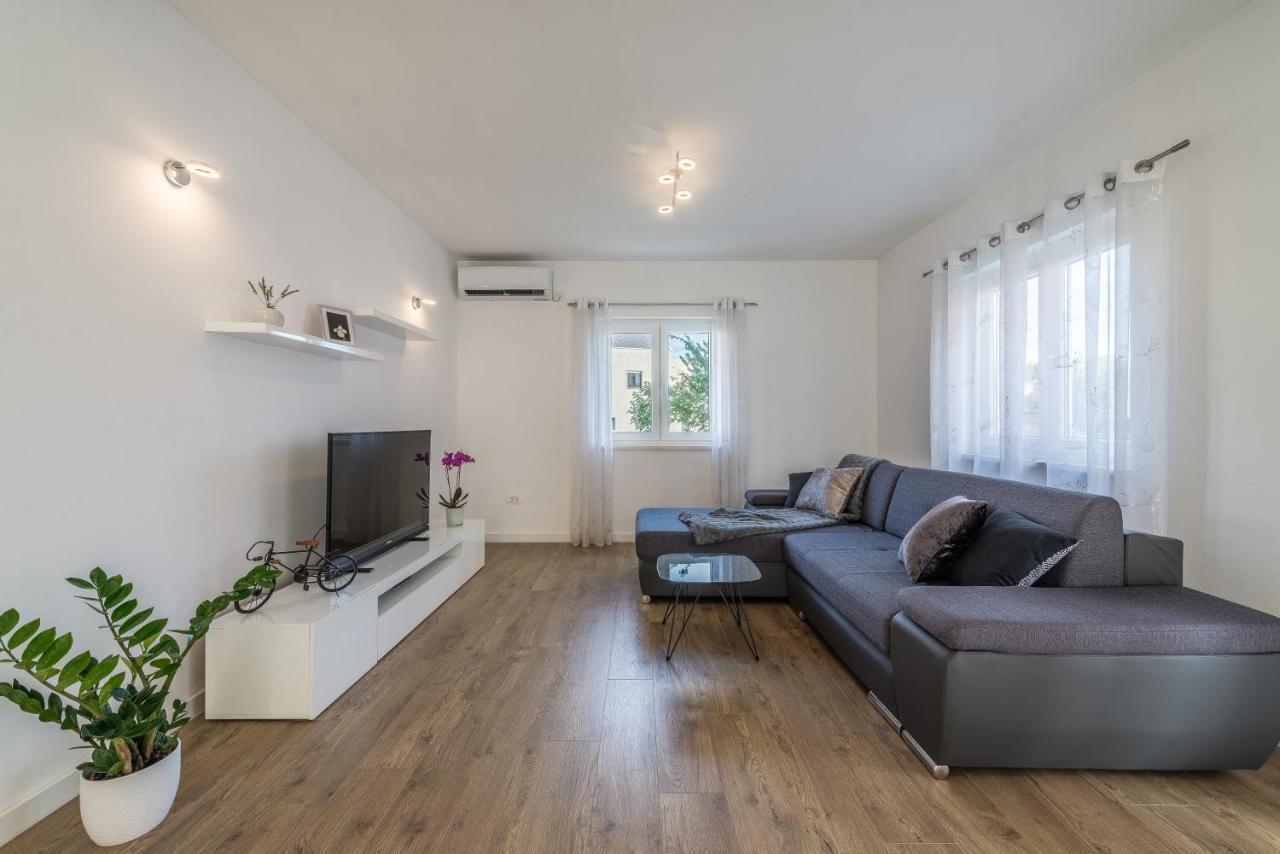 Holiday Home Bajlo Apartment With Three Bedrooms Zadar Exteriér fotografie