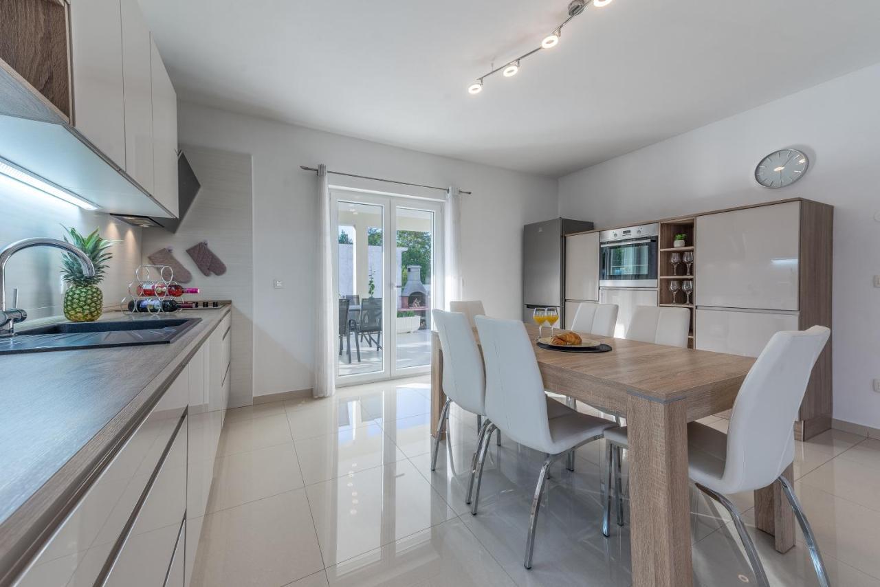 Holiday Home Bajlo Apartment With Three Bedrooms Zadar Exteriér fotografie