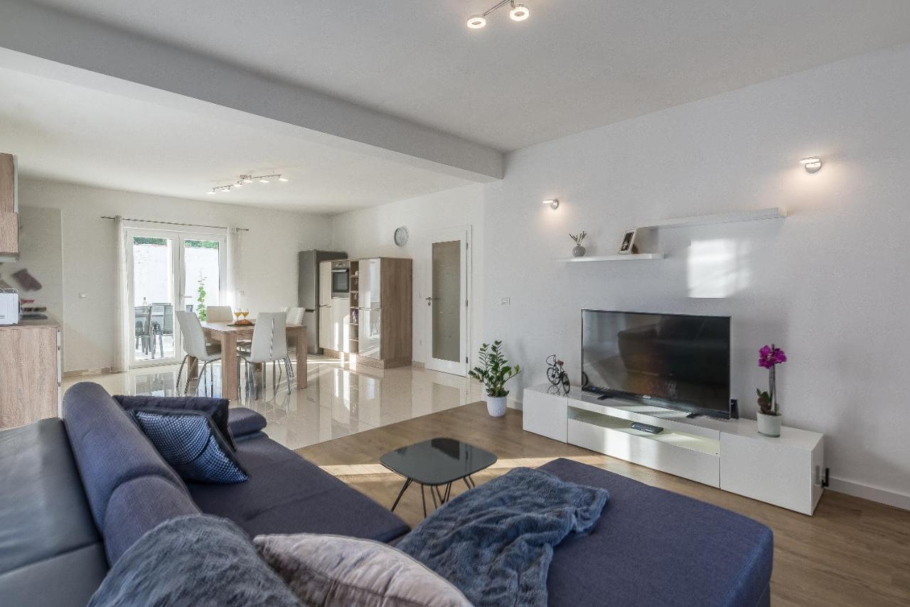 Holiday Home Bajlo Apartment With Three Bedrooms Zadar Exteriér fotografie