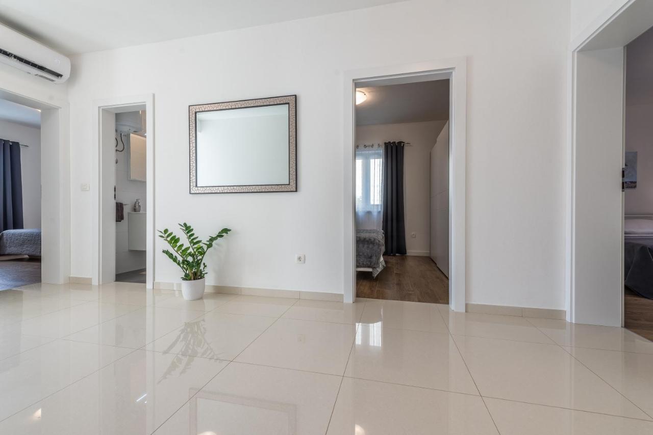 Holiday Home Bajlo Apartment With Three Bedrooms Zadar Exteriér fotografie
