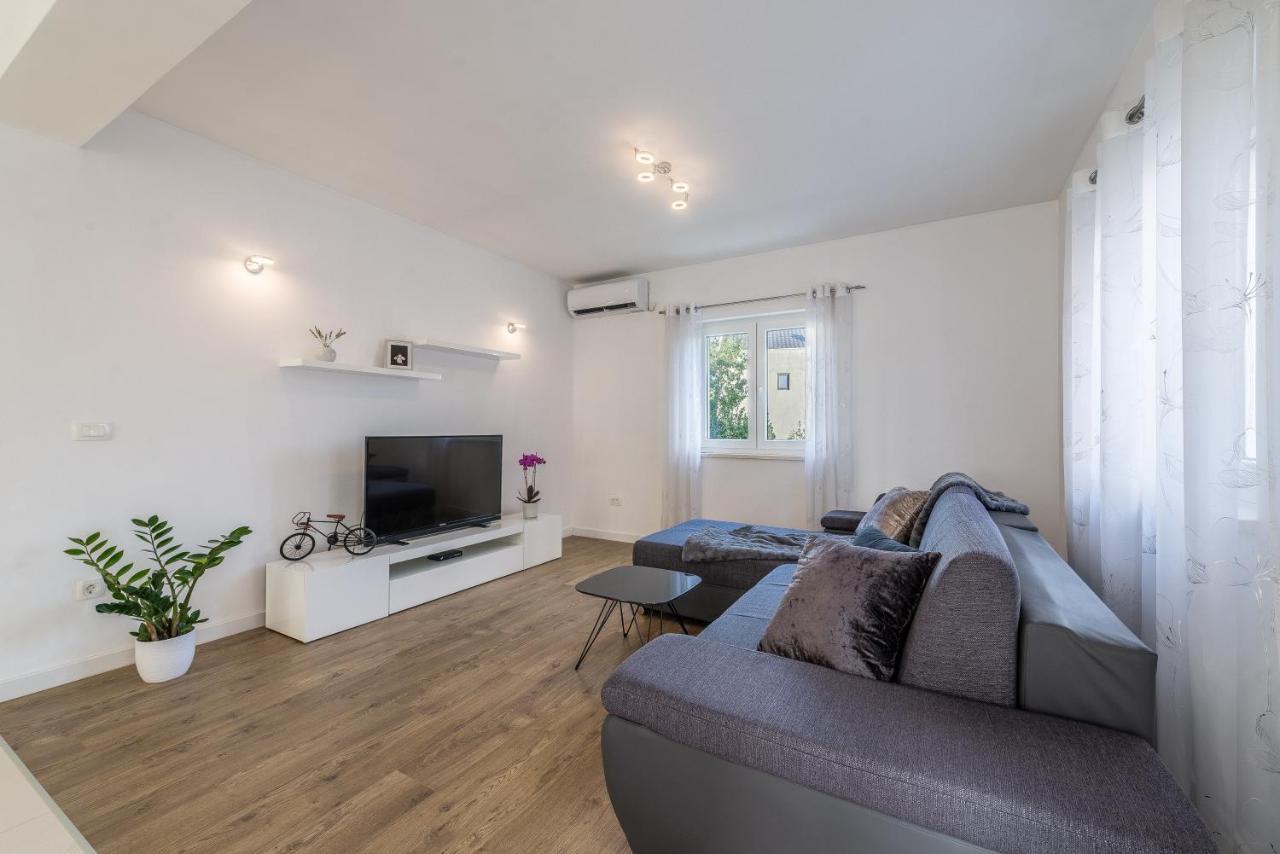 Holiday Home Bajlo Apartment With Three Bedrooms Zadar Exteriér fotografie